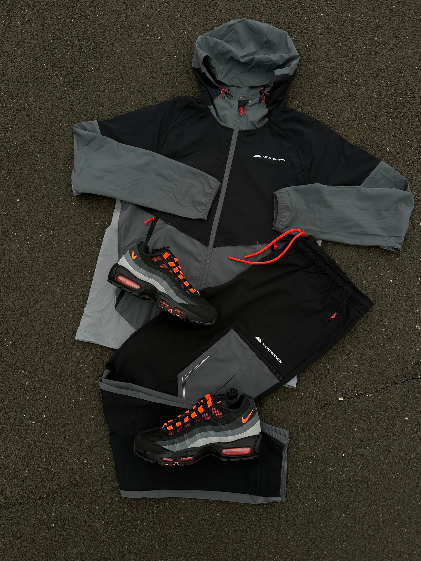 Monterrain Tracksuit- Black/Grey